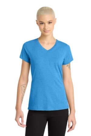HEATHERED BRIGHT TURQUOISE DM1190L district women's perfect blend cvc v-neck tee