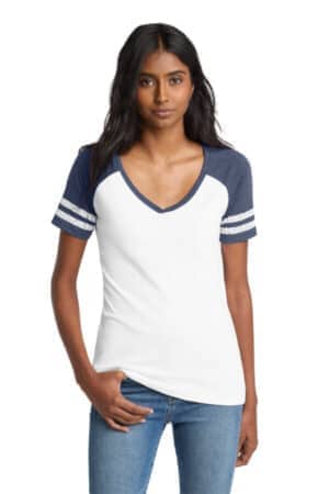 WHITE/ HEATHERED TRUE NAVY DM476 district women's game v-neck tee