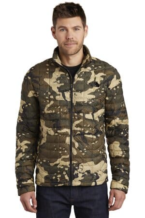 BURNT OLIVE GREEN WOODCHIP CAMO PRINT NF0A3LH2 the north face thermoball trekker jacket