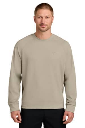 DESERT KHAKI DESERT KHAKI NKIO8127 nike dri-fit primary crew