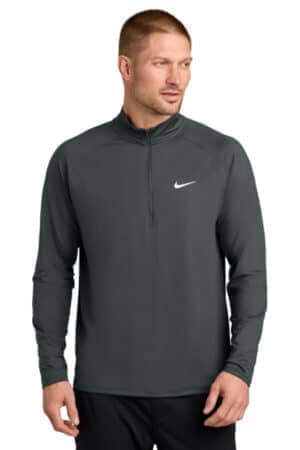 ANTHRACITE ANTHRACITE NKIO8137 nike dri-fit stride 1/2-zip